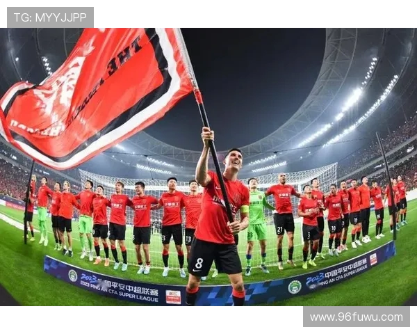 成都蓉城足球队迎战强敌，激情对决展现实力与风采