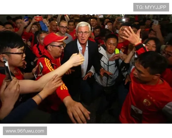 哈维西蒙斯的崛起与未来展望：年轻天才如何重塑足球世界